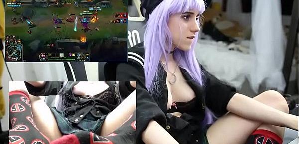  Teen Masturbating and Playing  League of Legends URF Mode 22